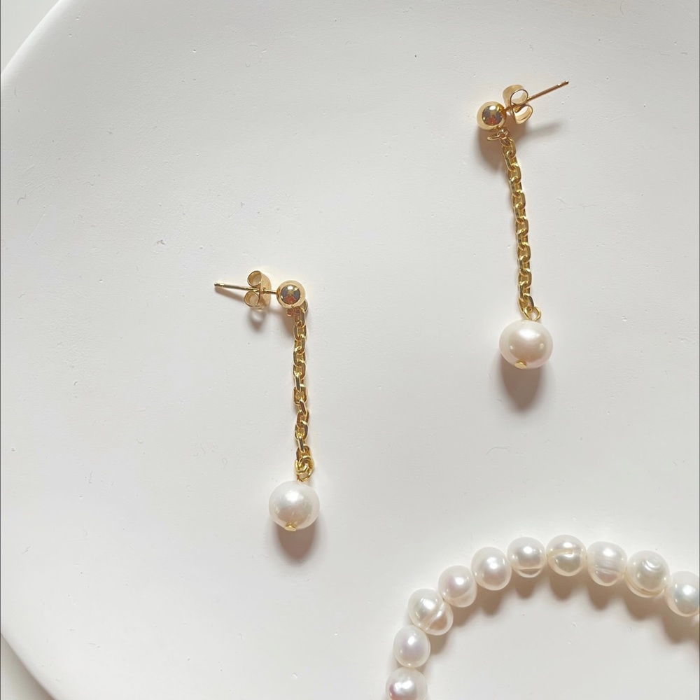 14k Gold Drop Earrings with South sea pearl